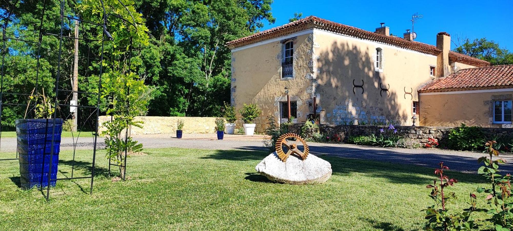 Le Moulin De Laumet Hotel Вик-Фезенсак Екстериор снимка