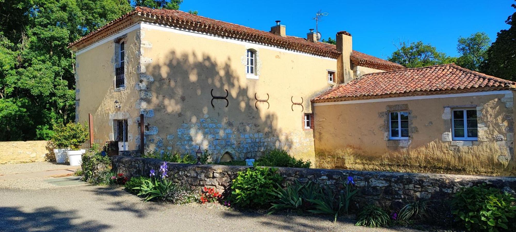 Le Moulin De Laumet Hotel Вик-Фезенсак Екстериор снимка